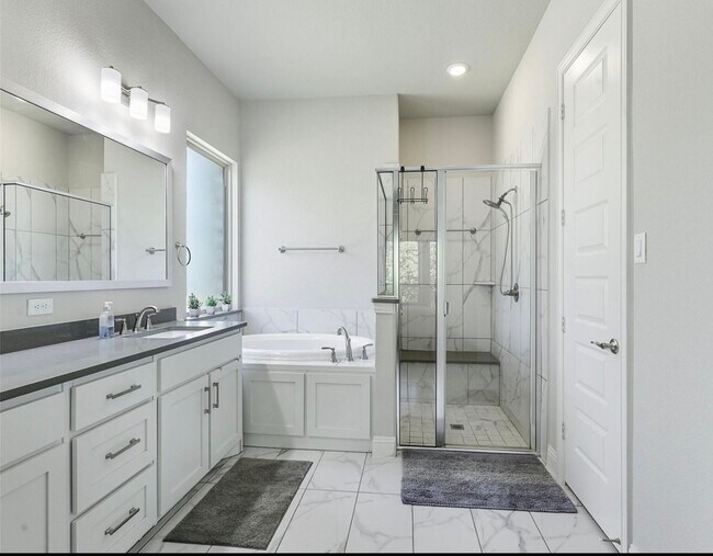 Building Photo - 1140 Barrix Dr
