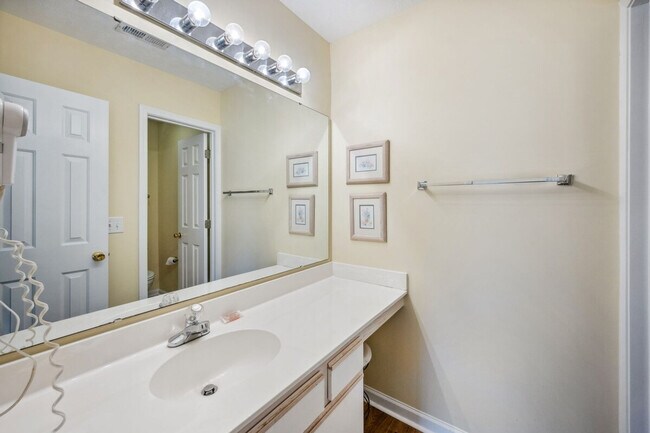 Building Photo - 80 Pinehurst Ln