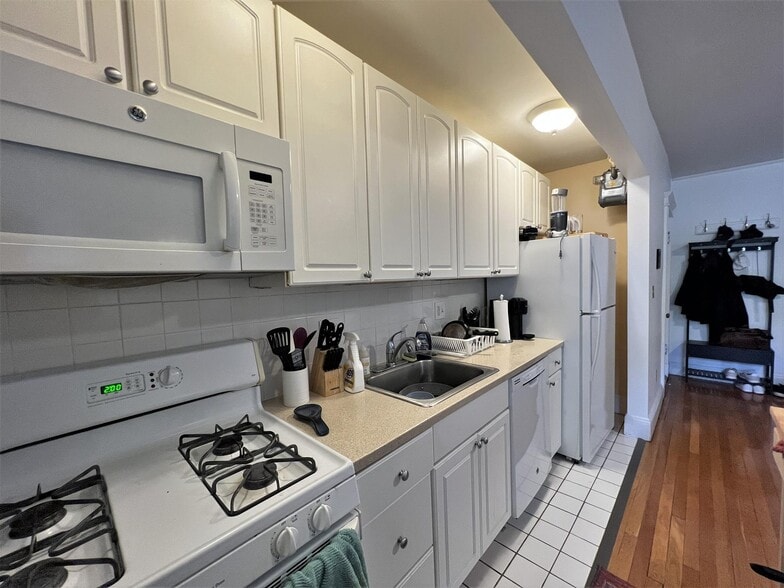 Building Photo - 852 Massachusetts Ave