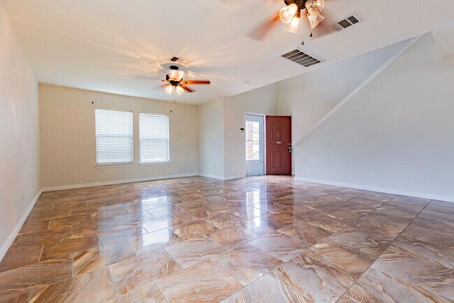 Building Photo - 219 Cottontail Dr