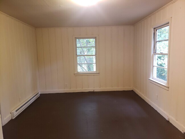 Building Photo - 6 Sanders Ct