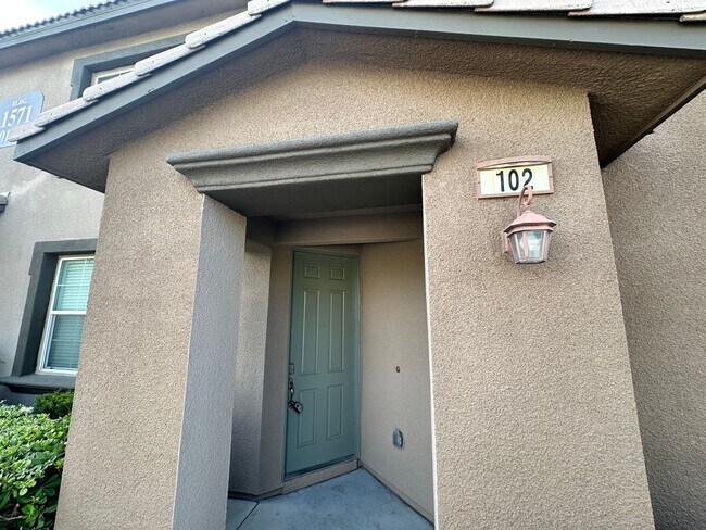 Building Photo - Summerlin Townhome