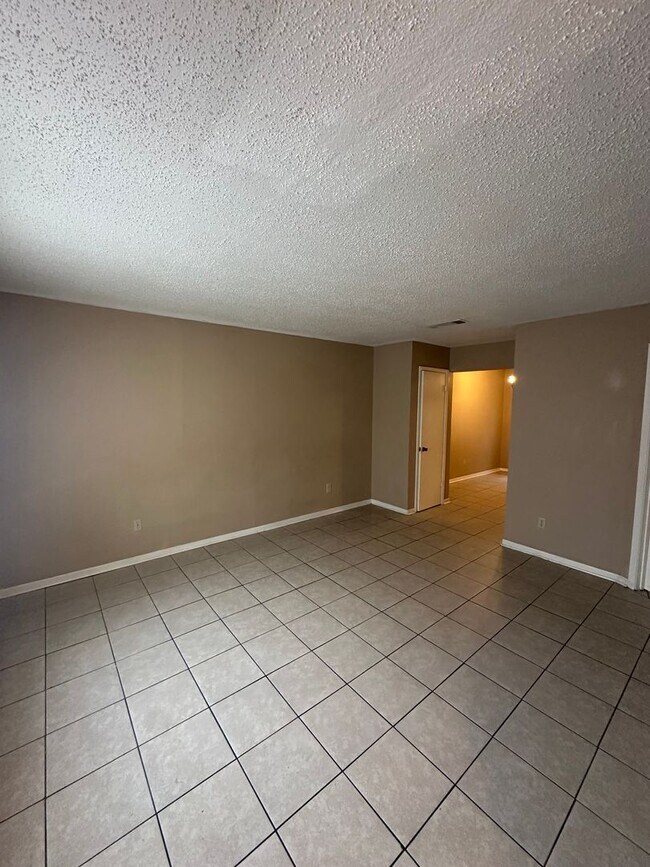 Building Photo - 3804 Charolais Dr
