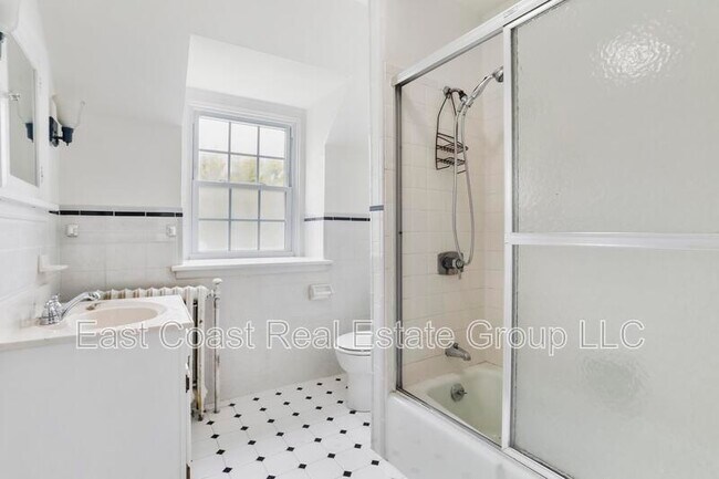 Building Photo - 720 Northern Ave