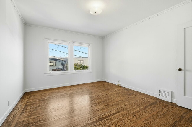 Building Photo - 685 47th Ave