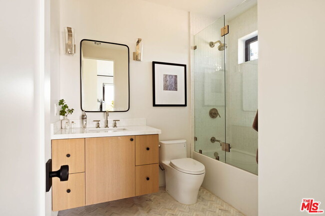 Building Photo - 2137 Glyndon Ave