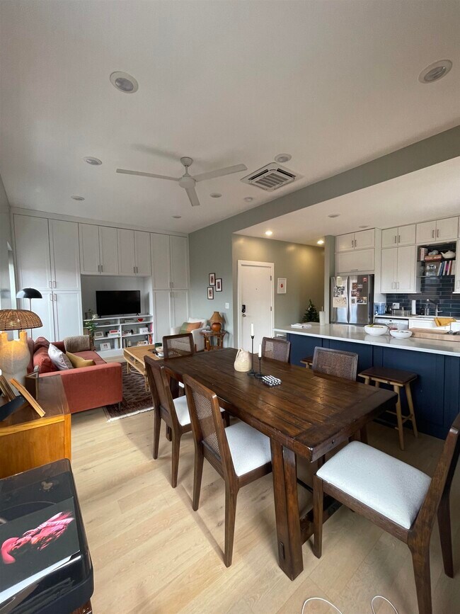 Building Photo - 354 Grove St