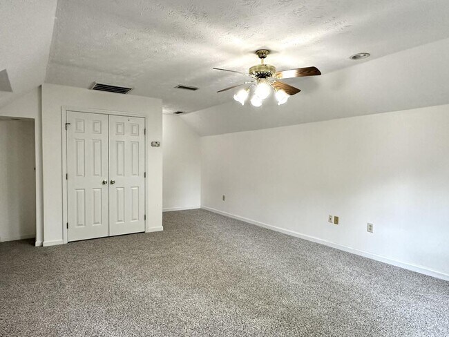 Building Photo - 6604 Kodiak Dr