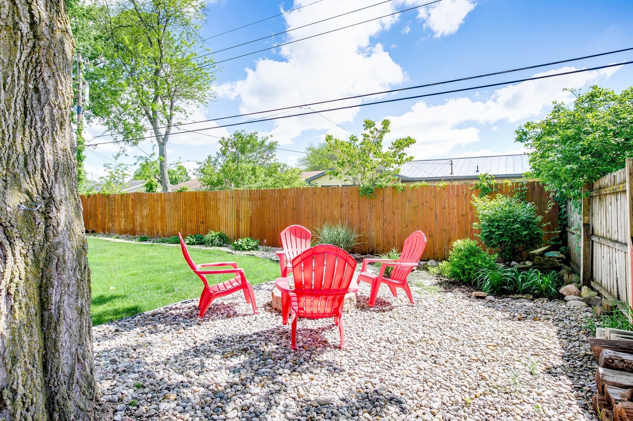 Fire pit - 1536 Gordon Dr