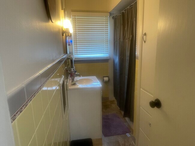 Building Photo - 462 Bartley Ave