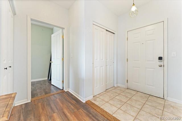 Building Photo - 8427 S Hoyt Way