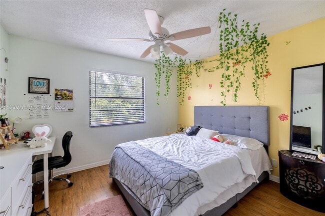 Building Photo - 10600 La Placida Dr