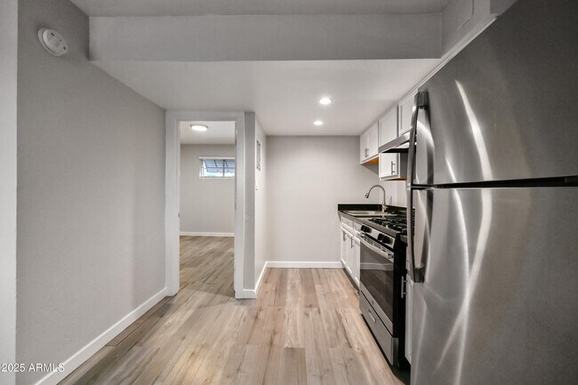 Building Photo - 3025 N 32nd St