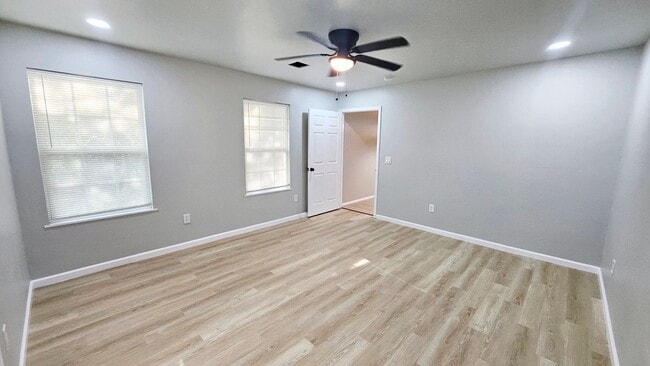 Building Photo - Beautifully Renovated 4 Bed