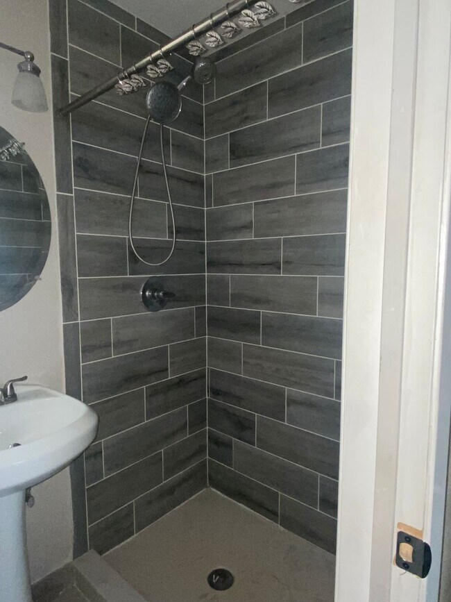 Building Photo - 3 BEDROOM NEAR SCOTT & WHITE