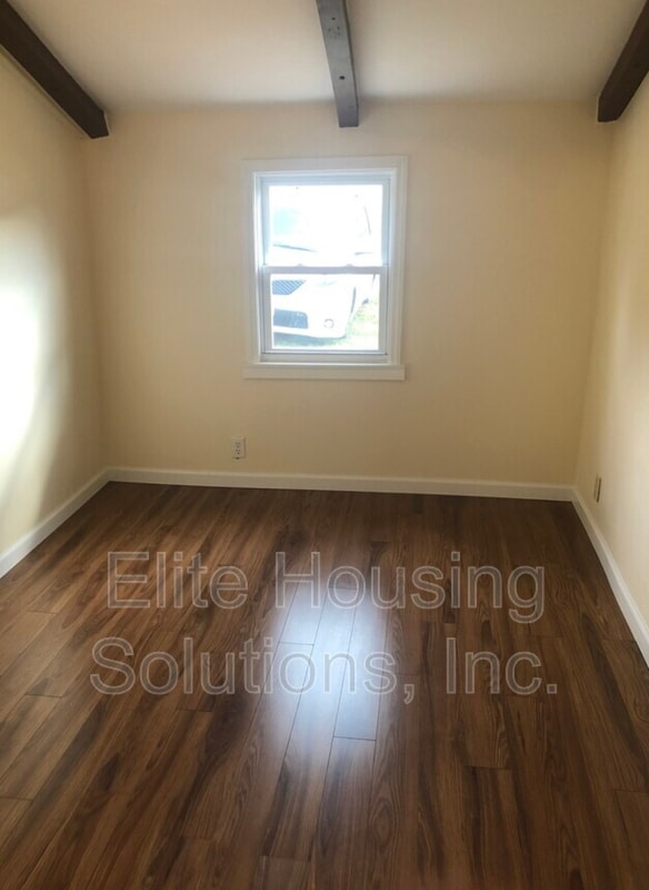 Building Photo - 204 Maple Ave