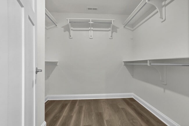 Building Photo - 4 bedroom, 3.5 bath Hampstead home in Sanc...