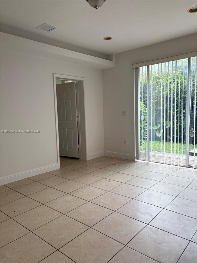 Building Photo - 6626 Hidden Cove Dr