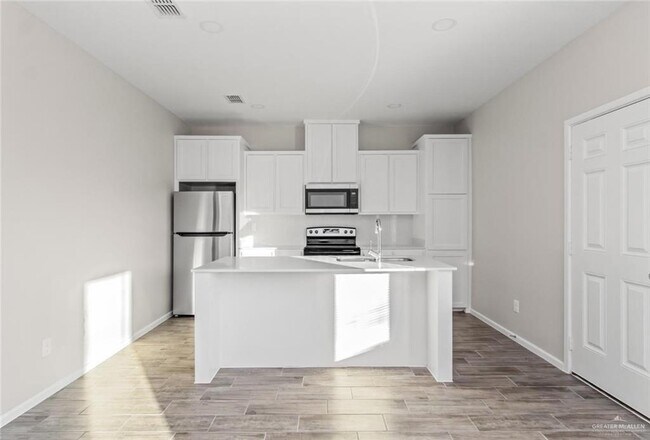 Building Photo - 1304 W Sucre Dr