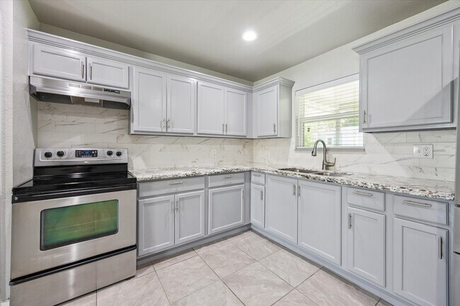 Building Photo - 5014 Yellowstone Blvd