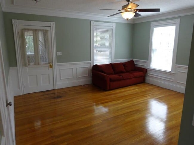 Building Photo - 4-Bed + 2-Bath * HBS * Central  Air