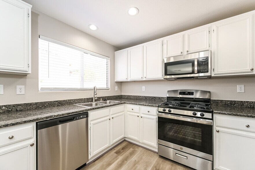 Building Photo - 6244 W Haleh Ave