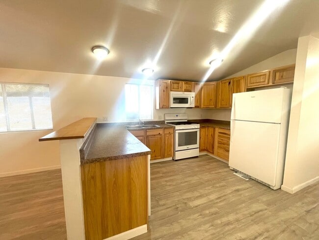 Building Photo - 3 bedroom in Chino!