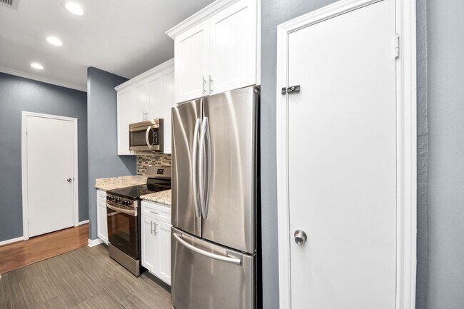 Building Photo - 2874 Holly Hall St