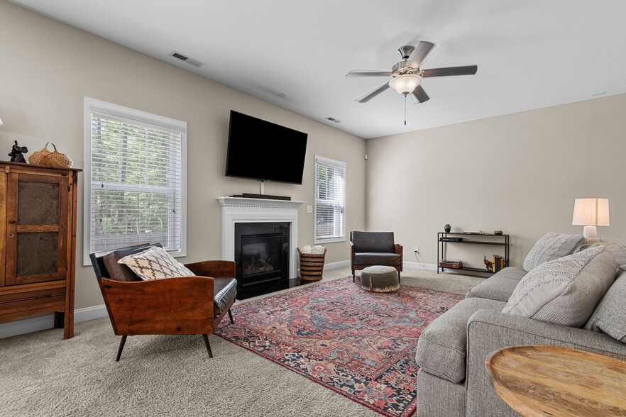 Building Photo - 789 Equestrian Way