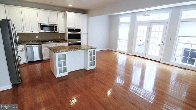 Building Photo - 7228 Fair Oak Dr