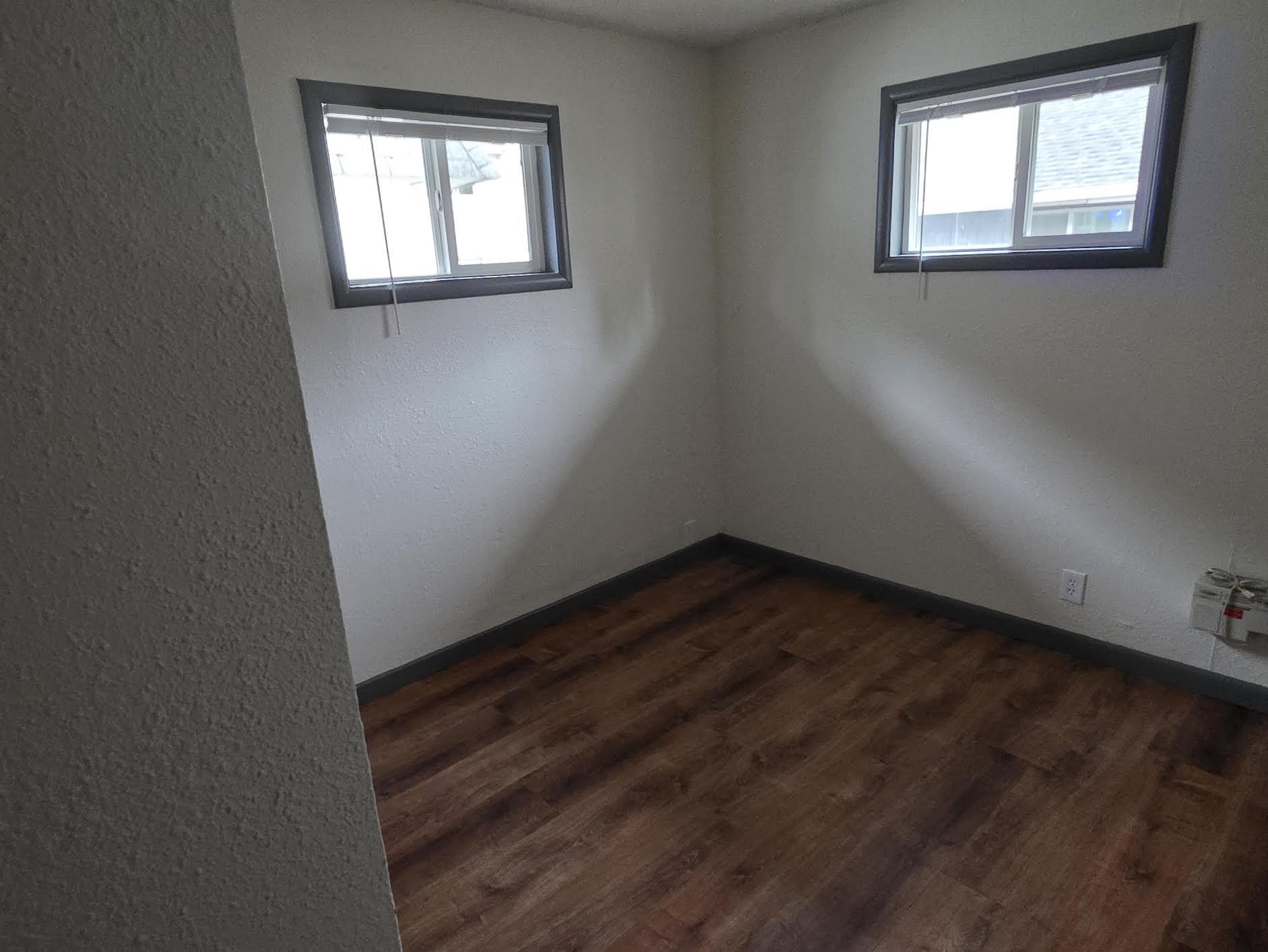 Building Photo - 354 Catron St N