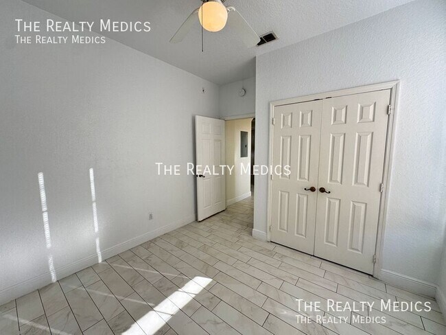 Building Photo - 13512 Turtle Marsh Loop