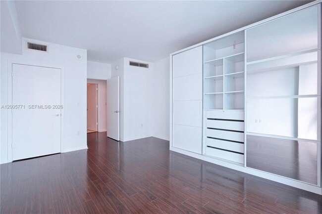 Building Photo - 500 Brickell Ave