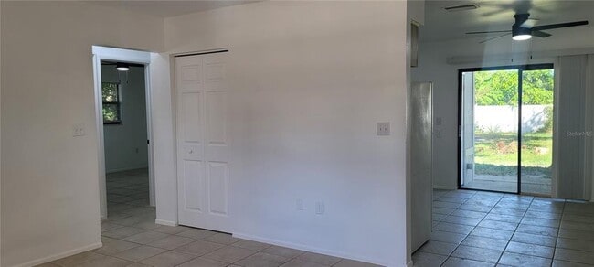 Building Photo - 2461 Dryer Ave