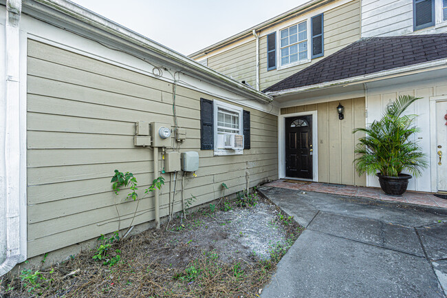 Building Photo - 6218 Oak Cluster Cir