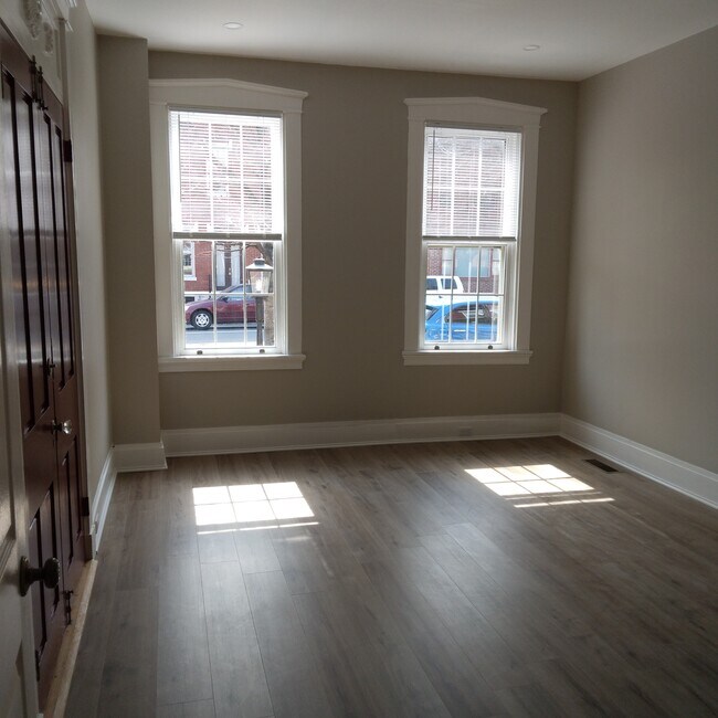 Bedroom - 135 E Lemon St