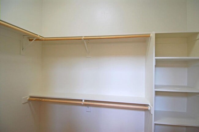 Building Photo - 702 Jasmine Parke Dr