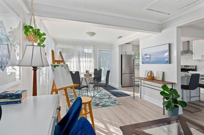 Building Photo - 2676 Martin St