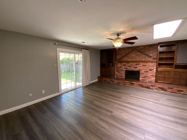 Building Photo - 3 Bedroom Single Story Home Available Near Louisiana Blvd NE & Candelaria Rd NE!