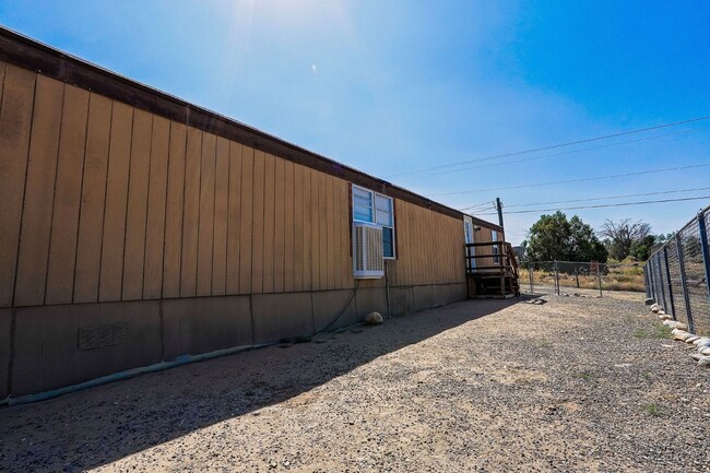 Building Photo - Spacious Mobile Home – Full Property Renta...