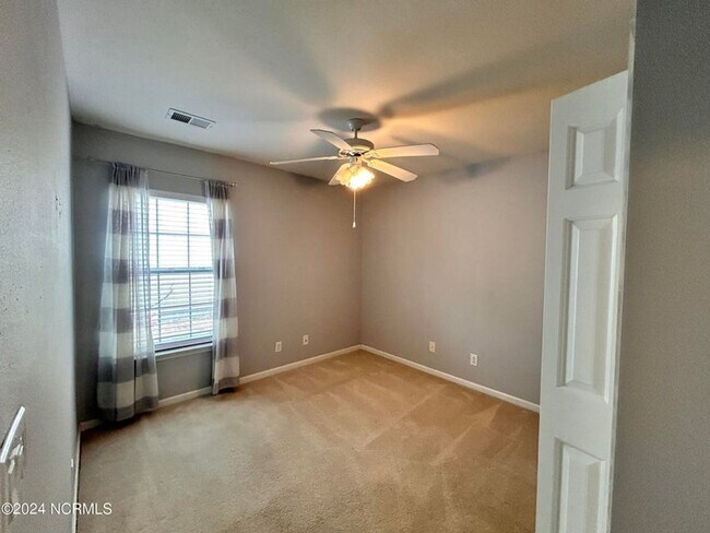 Building Photo - Beautiful brick home in sought-after Sandp...
