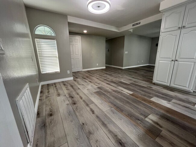 Building Photo - 12580 Fairoaks Ln