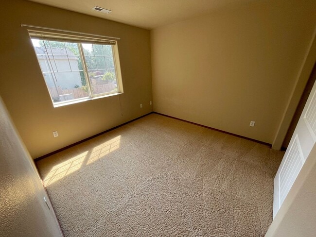 Building Photo - Fantastic Hillsboro Home with Attached Gar...