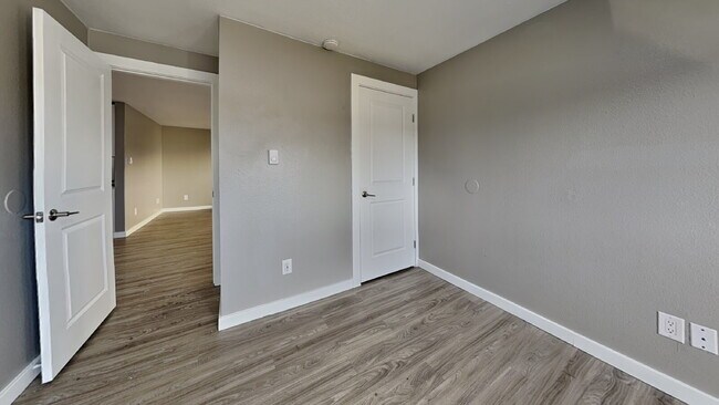 Building Photo - 1105 S Woodlawn St