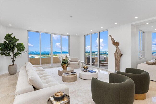 Building Photo - 808 Brickell Key Dr