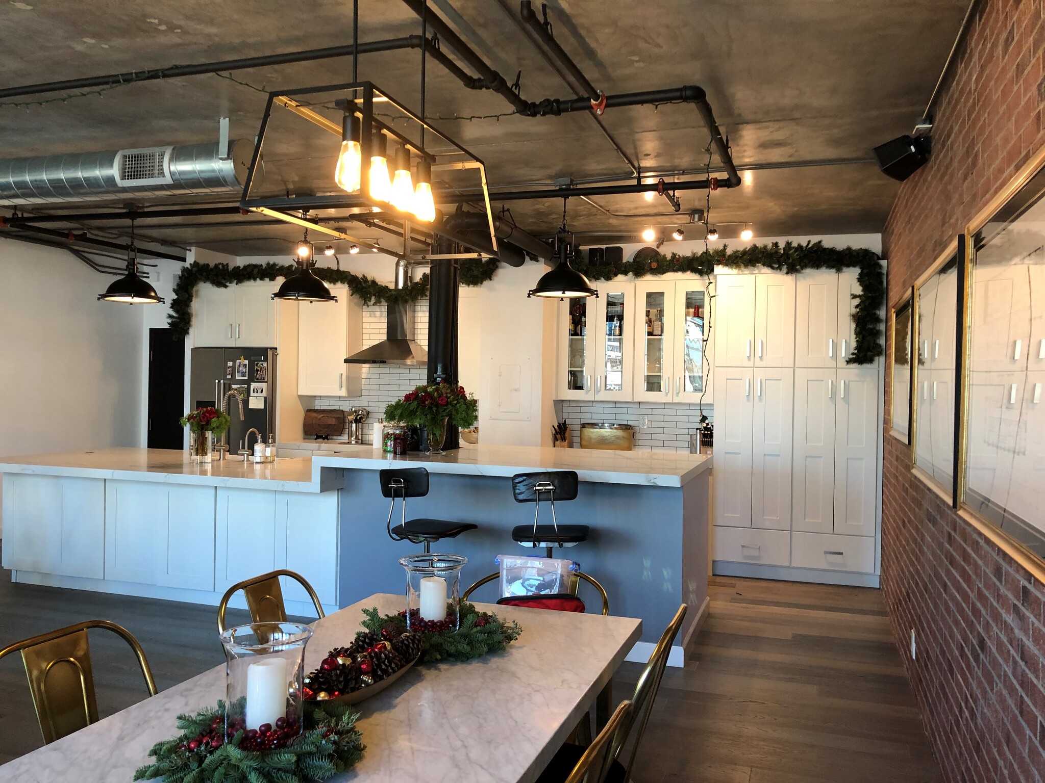 Kitchen and dining area - 600 W 9th St