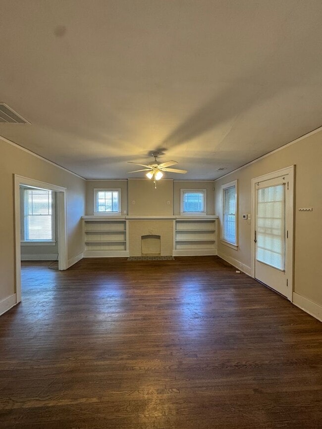 Building Photo - Historic Charm in Evergreen