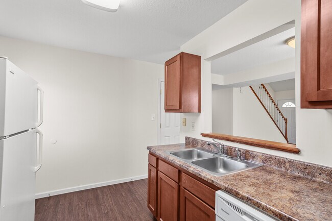 Building Photo - 2418 Northampton Dr