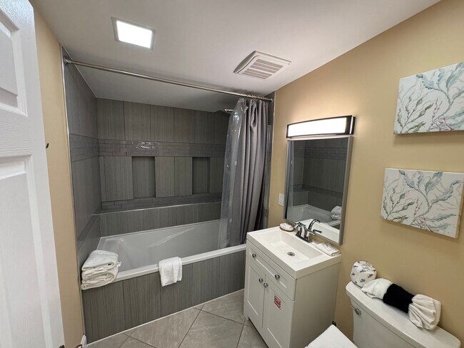 Building Photo - LUXURY!!!!!!