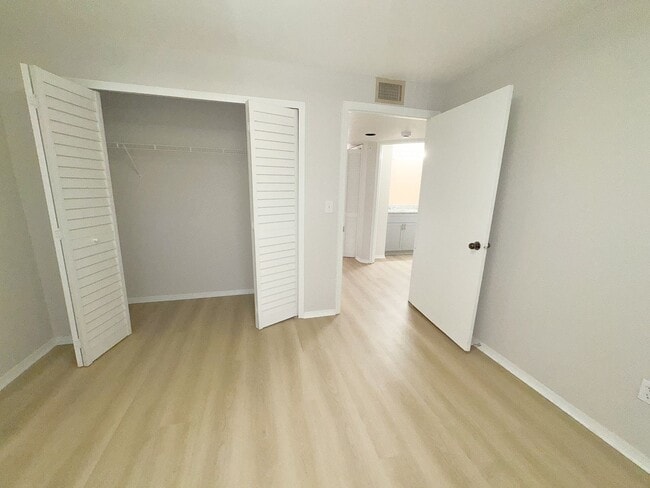 Building Photo - NEW-Remodeled bathroom & kitchen! NEW VINYL PLANK flooring & fresh paint! 2 bedroom 1 bath condo ...